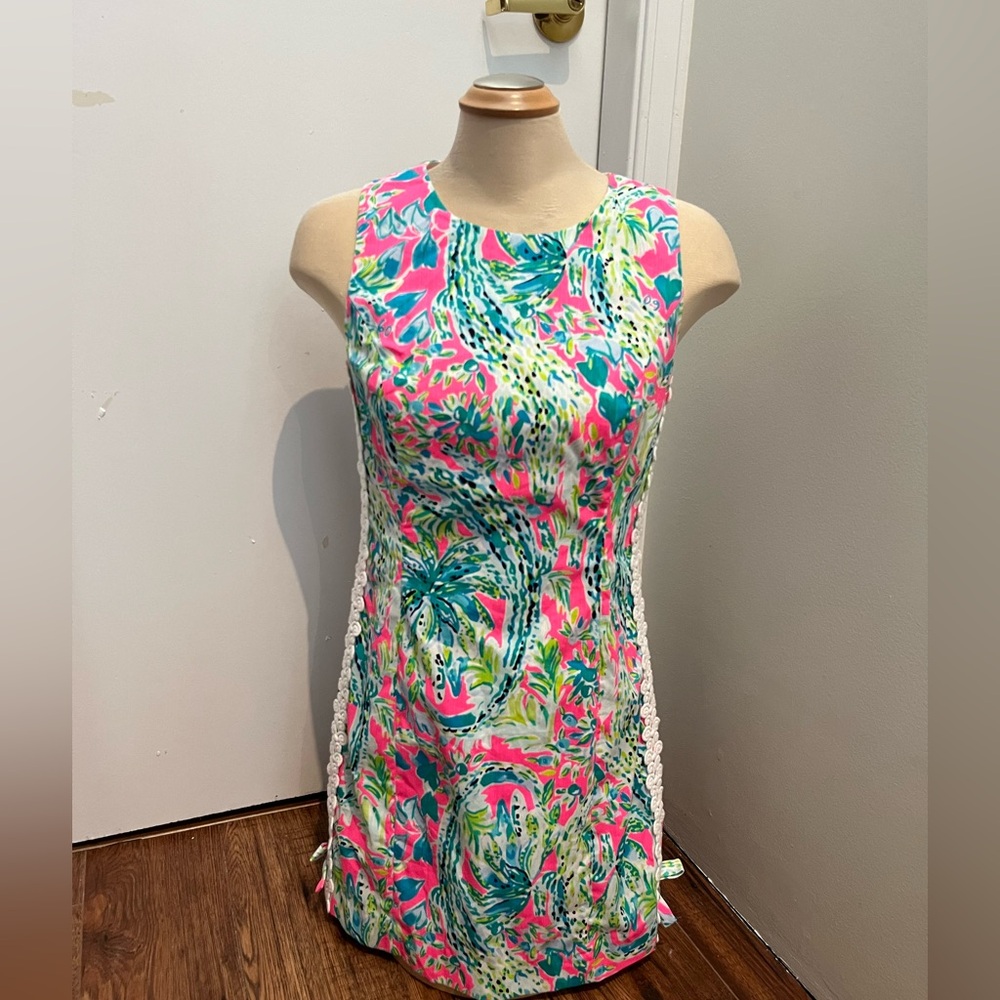 Lilly Pulitzer Mila Shift Dress. 
Style #000634 
Women’s size 6